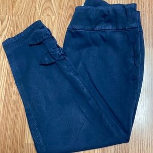 CROWN & IVY CAPRIS SIZE 4